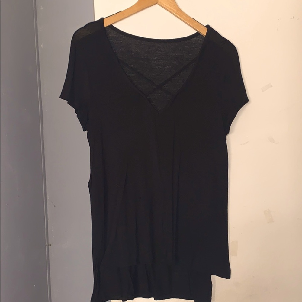Black cross accent short sleeve top ❤️
